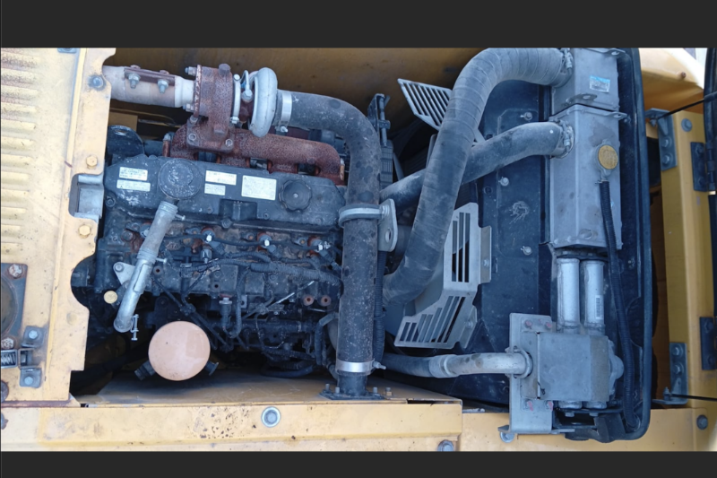 OmecoHub - Immagine NEW HOLLAND E135B